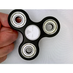 Black Fidget Hand Spinner Toy with Center Full Ceramic ZrO2 Bearing, 3 Shielded Bearings and 2 Silver caps 42Q