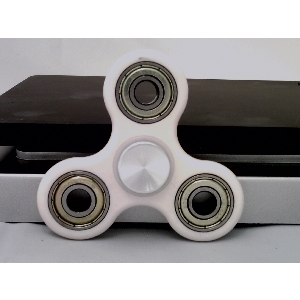 White Fidget Hand Spinner Toy with Center Full Ceramic ZrO2 Bearing, 3 Shielded Bearings and 2 Silver caps 42Q