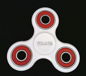 White Fidget Hand Spinner Toy with Center Ceramic Bearing, 3 outer red Bearings 42Q